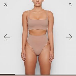 Skims mid waist sculpting thong | L/XL